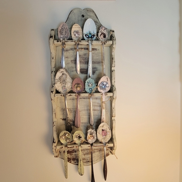 Vintage Look Spoon Holder and Decorated Spoons - Picture 6 of 6